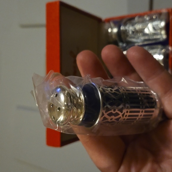 Never used vintage Leonard cobalt blue glass salt & pepper shakers in box. - Picture 2 of 2